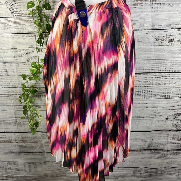 Worthington Skirt size 12 Pink Purple Black Pleated Sheer Chevron Knee Modest - Picture 11 of 12